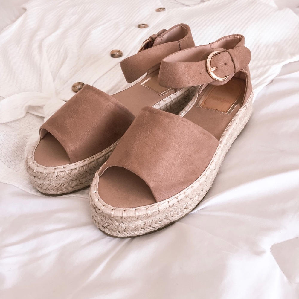 Natural Women Platform Sandal - Picture 4 of 4